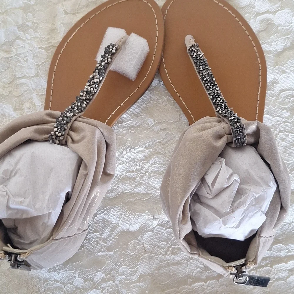 NIB Flourish Sandals Size 7 - Picture 9 of 11